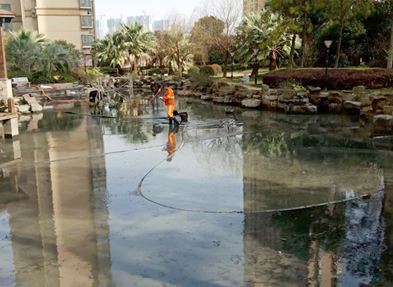 贡觉景观池淤泥清理